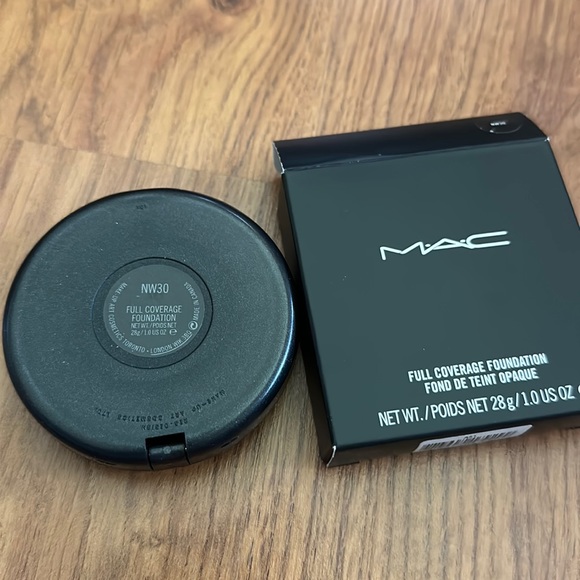MAC Cosmetics FULL COVERAGE foundation from MAC Pro NW30- RARE AND DISCO… - Picture 3 of 6